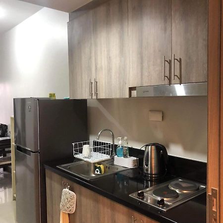 Condo Staycation Near Mall Of Asia Manila Esterno foto